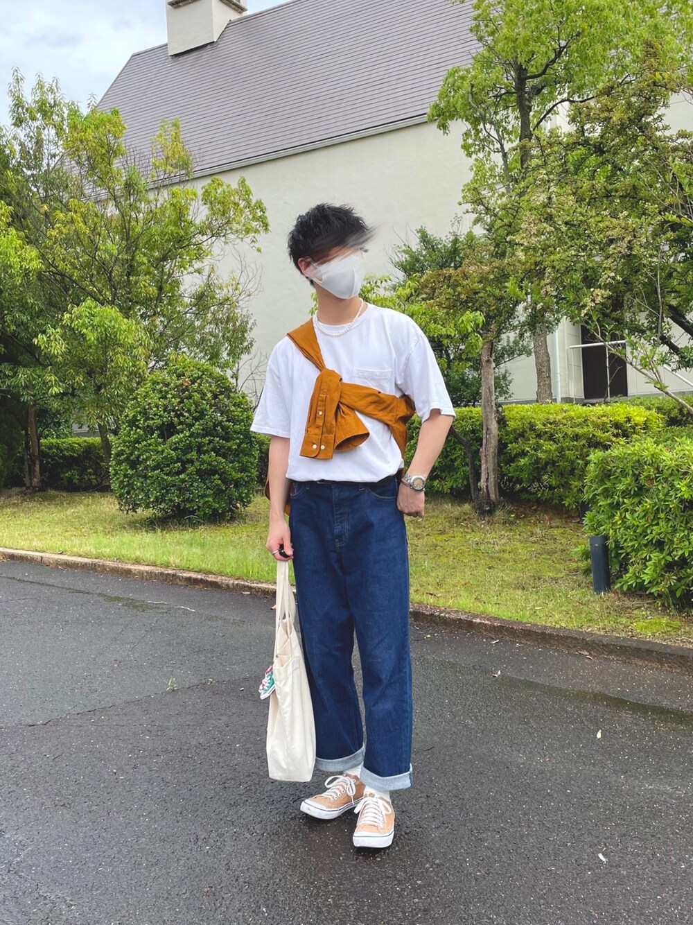 「シンプルコーデ、ゆるコーデ、大人カジュアル、おしゃれさんと繋がりたい、カジュアルコーデ、夏コーデ、スニーカーコーデ、プチプラ、プチプラコーデ」｜「GUのアイテム（Tシャツ/カットソー、ホワイト系）」を使った、sotaさん（メンズ・172cm）の春コーディネートの1枚目の写真