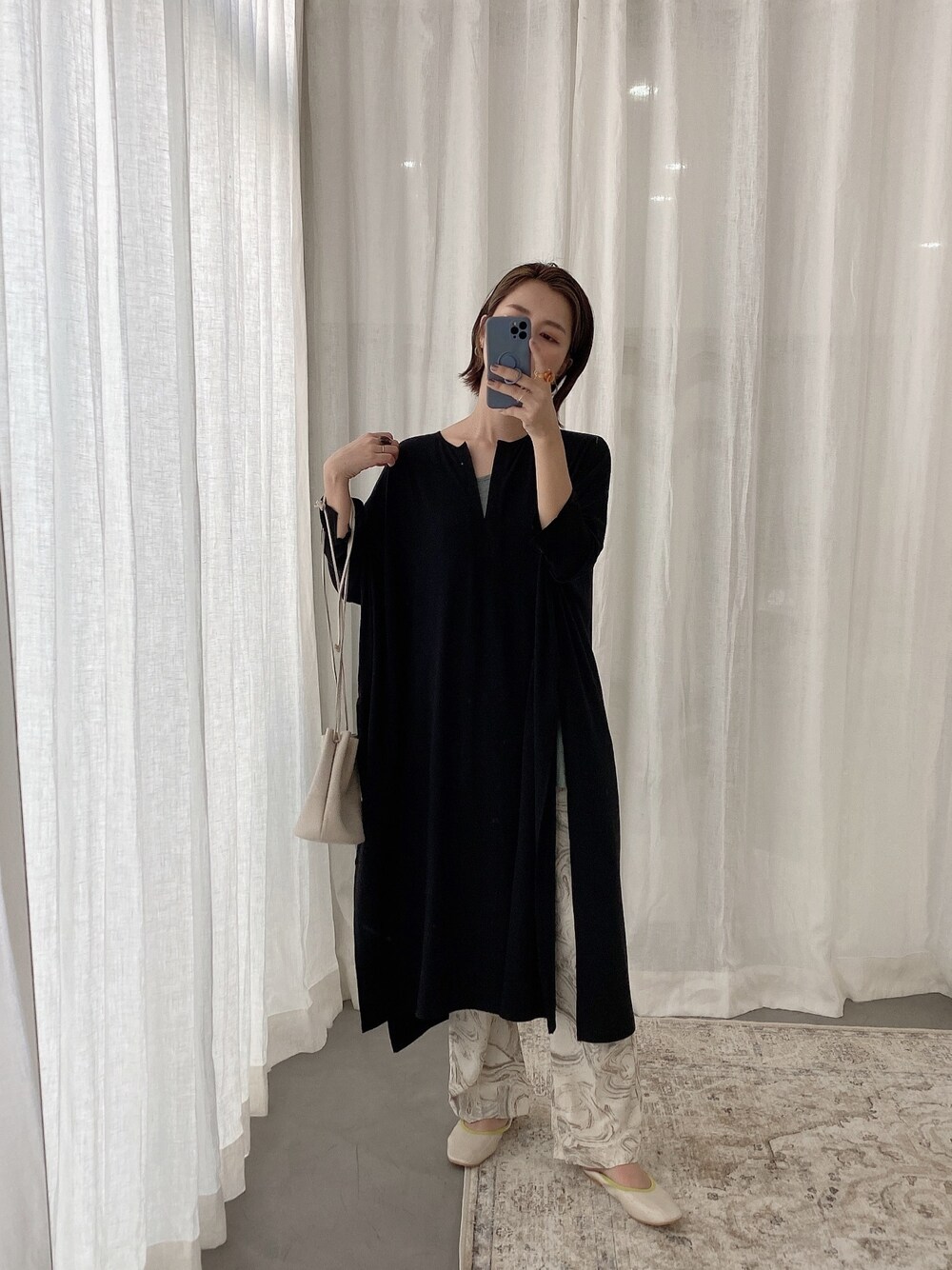 「チュニック、ブラック、秋のコーデ、柄パンツ、パンツスタイル、大人コーデ」｜「CFT.のアイテム（トップス、ブラック系）」を使った、yosさん（レディース・163cm）の秋コーディネートの1枚目の写真