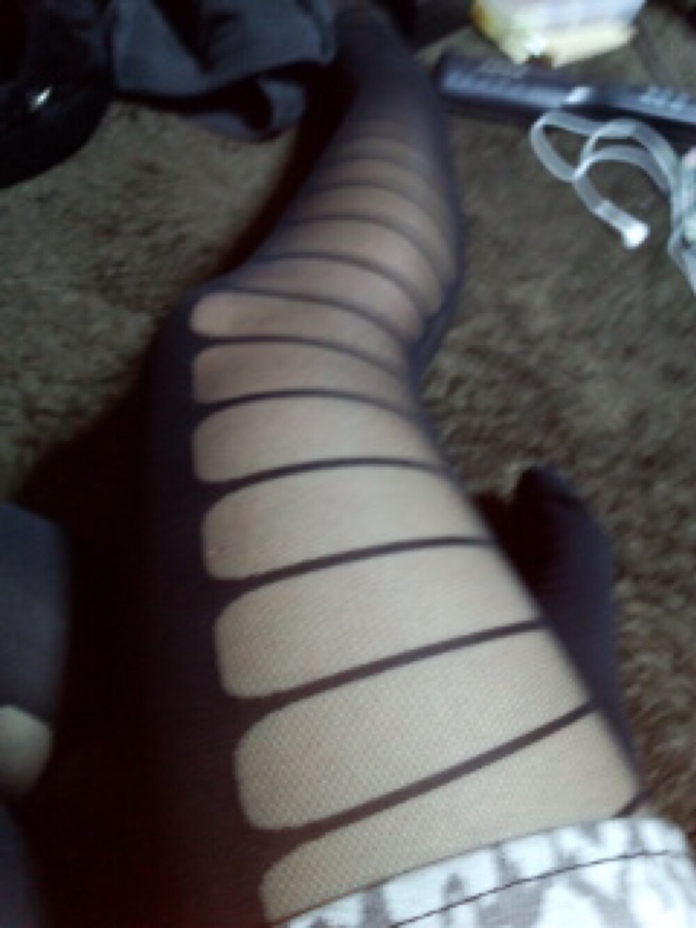 ブラック系のタイツ/ストッキングを着用したレディースの夏コーディネートの1枚目の写真