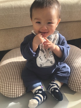 「アイテム（スタイ/よだれかけ、グレー系）」を使った、sakuさん（キッズ・70cm）の冬コーディネート