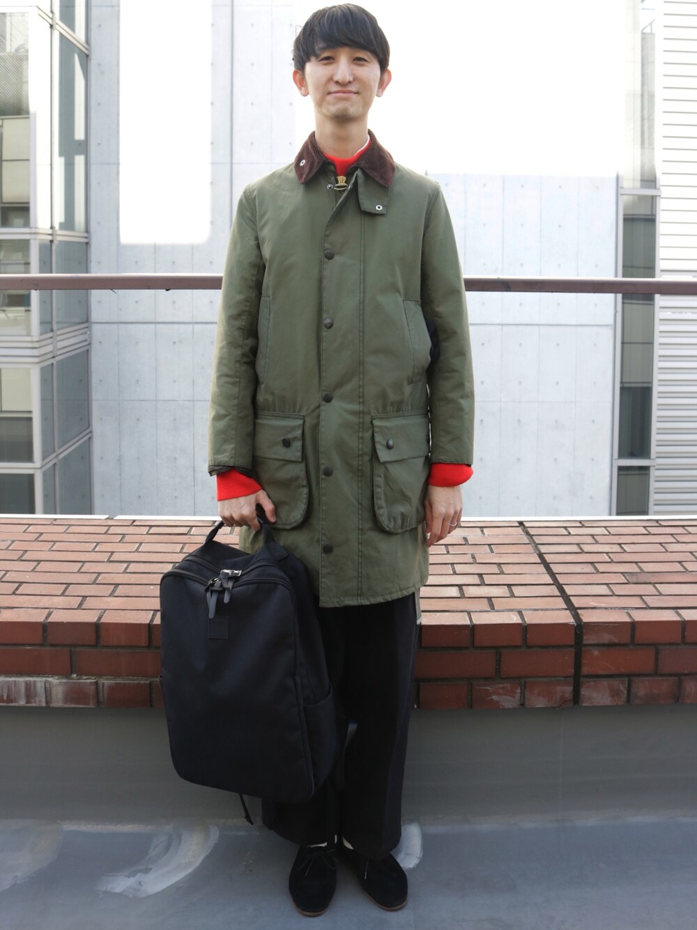 「秋冬コーデ、冬、黒、Anello、アネロ、barbour、スラックス、革靴」｜「Barbourのアイテム（ジャケット/アウター、グリーン系）」を使った、tune-is-a-penさん（メンズ・175cm）の冬コーディネートの1枚目の写真