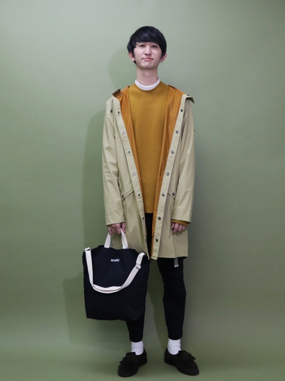 「ブラック、UNIQLO、Anello、アネロ、革靴、SOLOVIERE」｜「RAINSのアイテム（ジャケット/アウター、ベージュ系）」を使った、tune-is-a-penさん（メンズ・175cm）の冬コーディネートの1枚目の写真