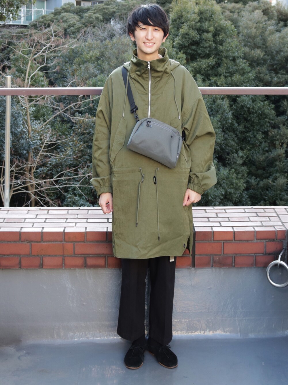 「革靴、ビックシルエット、アネロ、Anello、ショルダーバッグ」｜「anelloの【anello】CS　ミニポーチ付10ポケットショルダーバッグS（ショルダーバッグ、グレー系）」を使った、tune-is-a-penさん（メンズ・175cm）の冬コーディネートの1枚目の写真