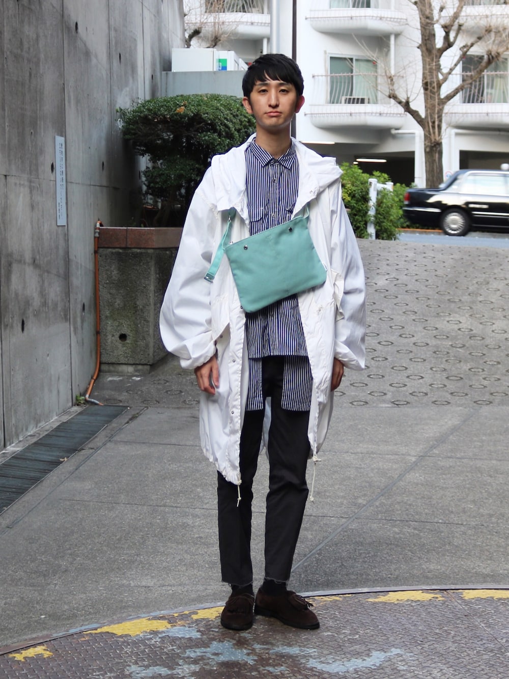 「パステル映える春、春、オーバーサイズ、パステルカラー、革靴、Anello、アネロ」｜「anelloのhanpu サコッシュショルダー【anello公式】（ショルダーバッグ、グリーン系）」を使った、tune-is-a-penさん（メンズ・175cm）の春コーディネートの1枚目の写真