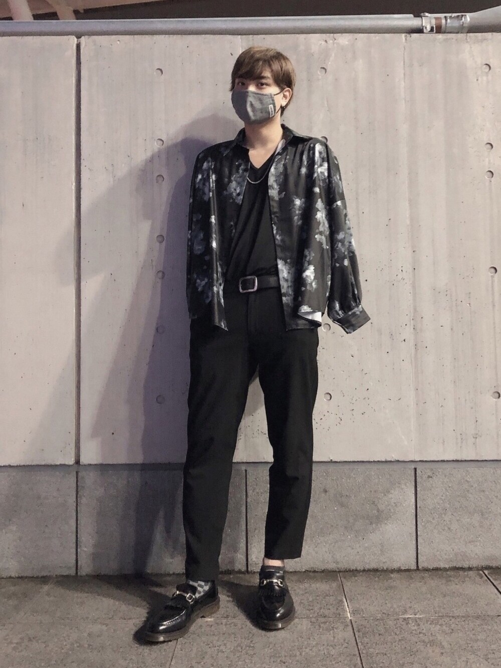 「過去code、キレイめ、黒、春コーデ、お洒落さんとつながりたい、Dr.Martens、オールブラック、ファッションの力を信じよう、いいね、save、フォローお願いします🤑」｜「古着のアイテム（トップス、ブラック系）」を使った、たくさん（メンズ・178cm）の春コーディネートの1枚目の写真