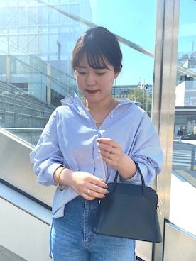 「SHENERY（シーナリー）のストライプBIGシャツ（Shirts、ブルー系）」を使った、KITAHARAさん（レディース・152cm）の春コーディネート