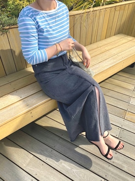 「SHENERY（シーナリー）のカットオフデニムタイトマキシスカート（Denim skirt、ブラック系）」を使った、KITAHARAさん（レディース・152cm）の春コーディネート