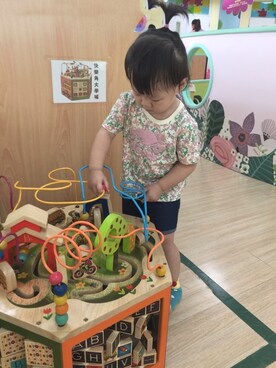 「roots（ルーツ）のアイテム（トップス）」を使った、黃小樂さん（キッズ・80cm）の夏コーディネート