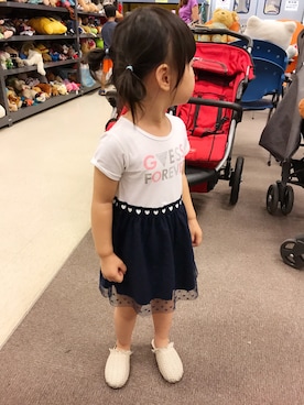 「Guess（ゲス）のアイテム（チュニック）」を使った、黃小樂さん（キッズ・74cm）の夏コーディネート