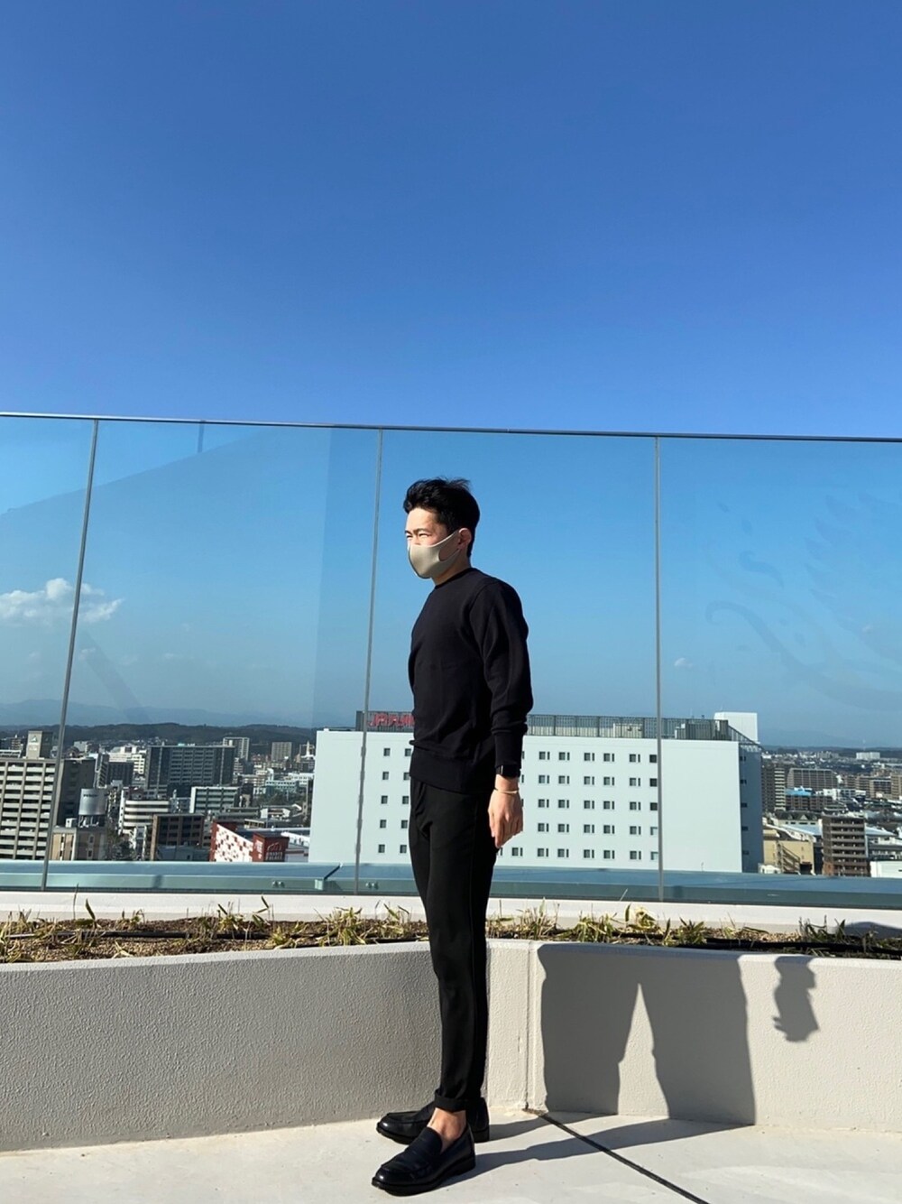 「UNIQLO、ZARA、ローファー、おとなコーデ、大人カジュアル」｜「UNIQLOのアイテム（スウェット、ブラック系）」を使った、yuuuuuuk1111さん（メンズ・166cm）の冬コーディネートの1枚目の写真