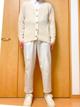 「UNIQLO（ユニクロ）のアイテム（カーディガン/ボレロ、ホワイト系）」を使った、@kaoruさん（メンズ・177cm）の冬コーディネート
