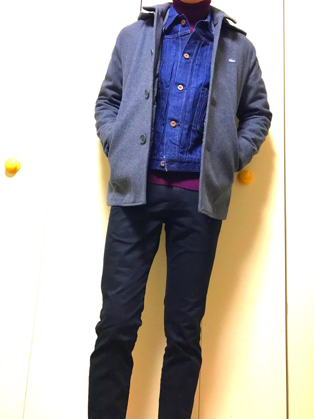 「今日のコーデ、アウターONアウター、タートルネック、デニムジャケット、UNIQLO、LACOSTE」｜「LACOSTEのアイテム（ジャケット/アウター、グレー系）」を使った、taji.kotaさん（メンズ・177cm）の冬コーディネートの1枚目の写真