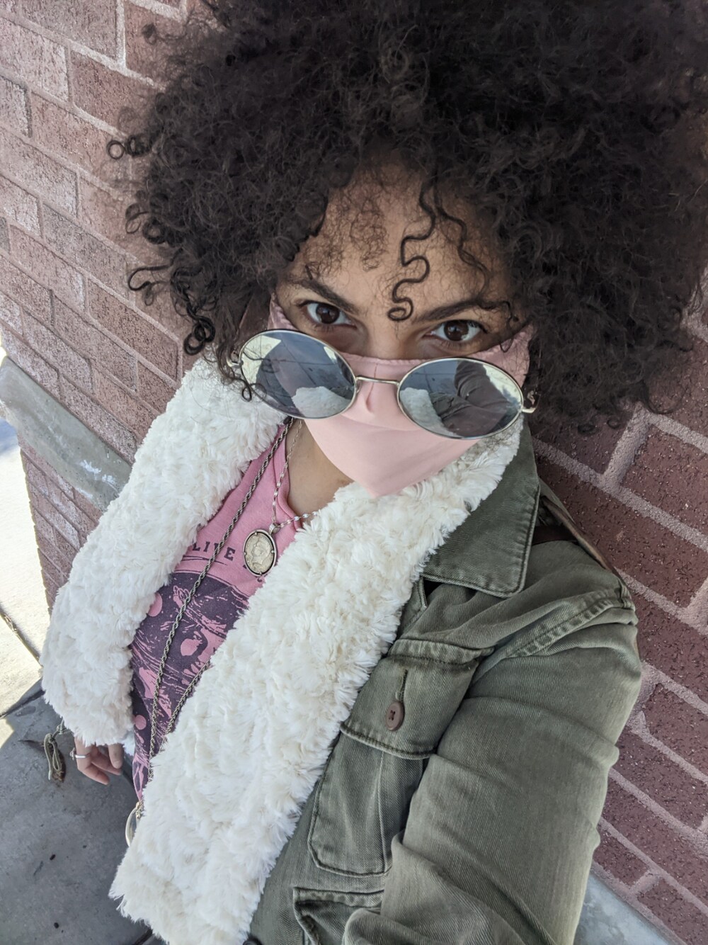 「70's、shearling、denim jacket、Pink Floyd、summer」｜「goolookのアイテム（サングラス、シルバー系）」を使った、jandrixさん（レディース・162cm）の春コーディネートの1枚目の写真