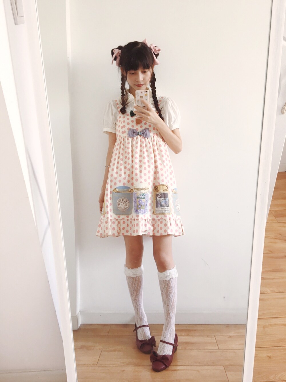 「Emily Temple cuteのアイテム（スカート、ベージュ系）」を使った、莨十月さん（レディース・163cm）の春コーディネートの1枚目の写真