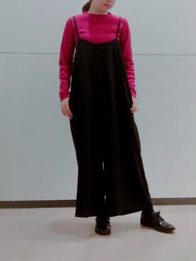 「earth music&ecology（アースミュージックアンドエコロジー）のアイテム（サロペット/オーバーオール、ブラック系）」を使った、kabuさん（レディース・156cm）の冬コーディネート