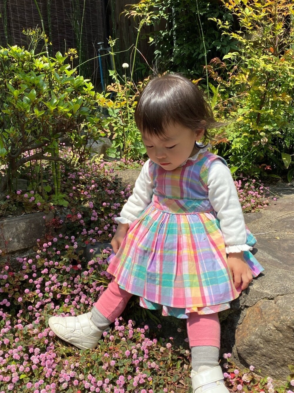 「PETIT BATEAUのアイテム（ロンパース、ホワイト系）」を使った、kyoto37さん（キッズ・70cm）の春コーディネートの1枚目の写真