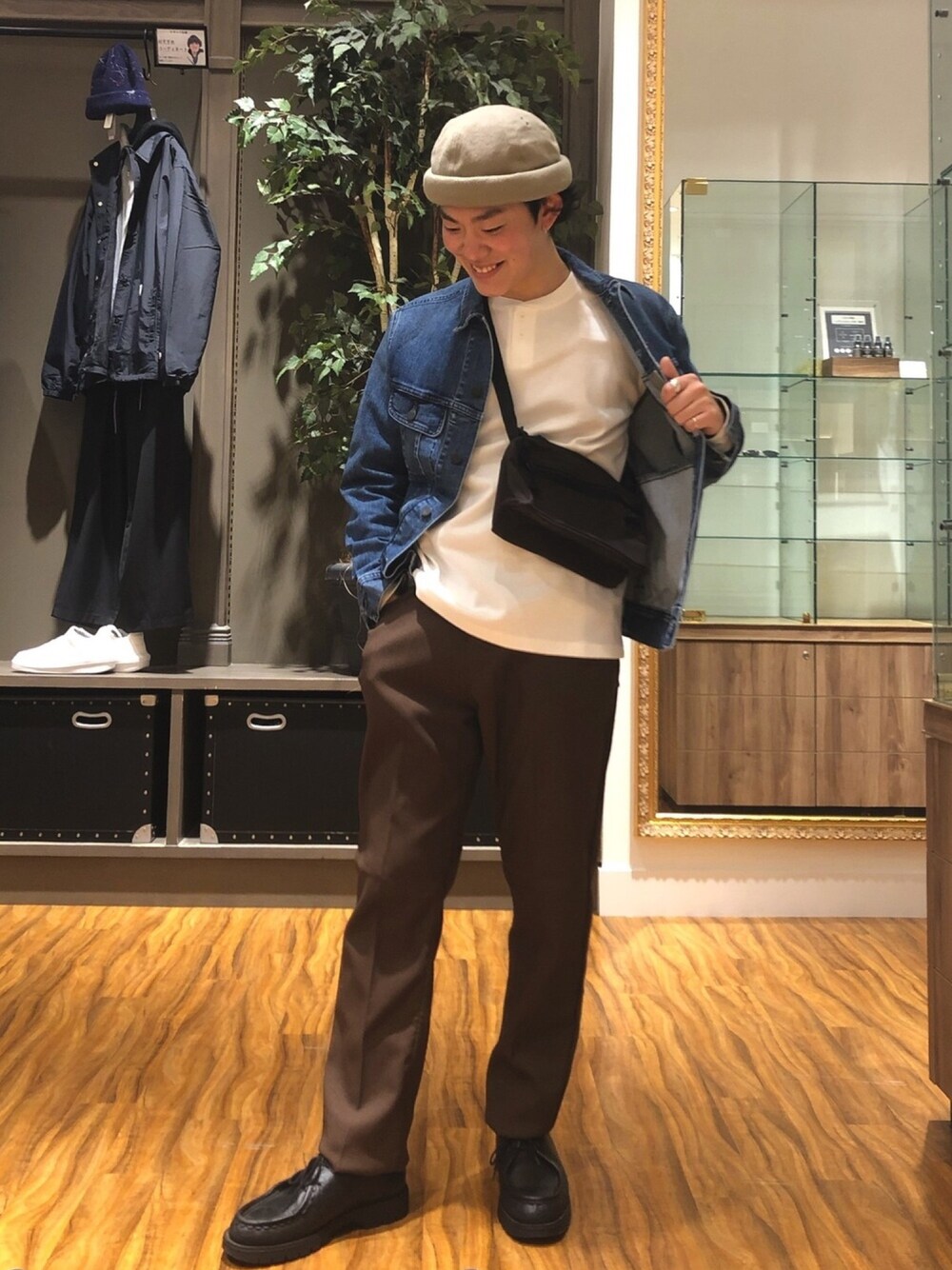 「nano・universe、ナノユニバース、Wrangler、休日スタイル、カジュアルコーデ、デニム、Gジャン、ブラウン、サコッシュ、革靴」｜「LeeのLee/別注101JカイハラデニムGジャン（デニムジャケット、ブルー系）」を使った、nano・universe ららぽーと海老名 Mensさん（メンズ・170cm）の冬コーディネートの1枚目の写真
