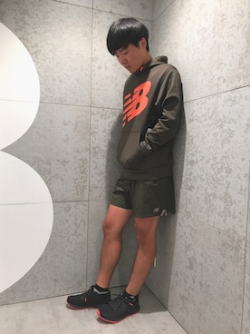 「アイテム（パーカー、グリーン系）」を使った、NEWBALANCEOSAKAさん（メンズ・170cm）の秋コーディネート