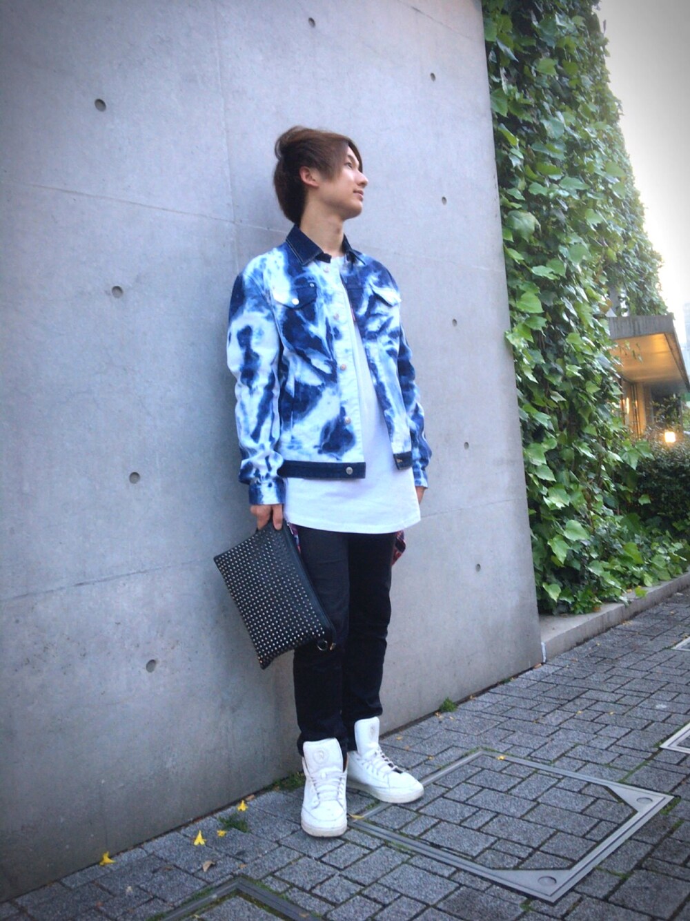 「DSQUARED2のアイテム（デニムジャケット、ブルー系）」を使った、RYUさん（メンズ・175cm）の夏コーディネートの1枚目の写真