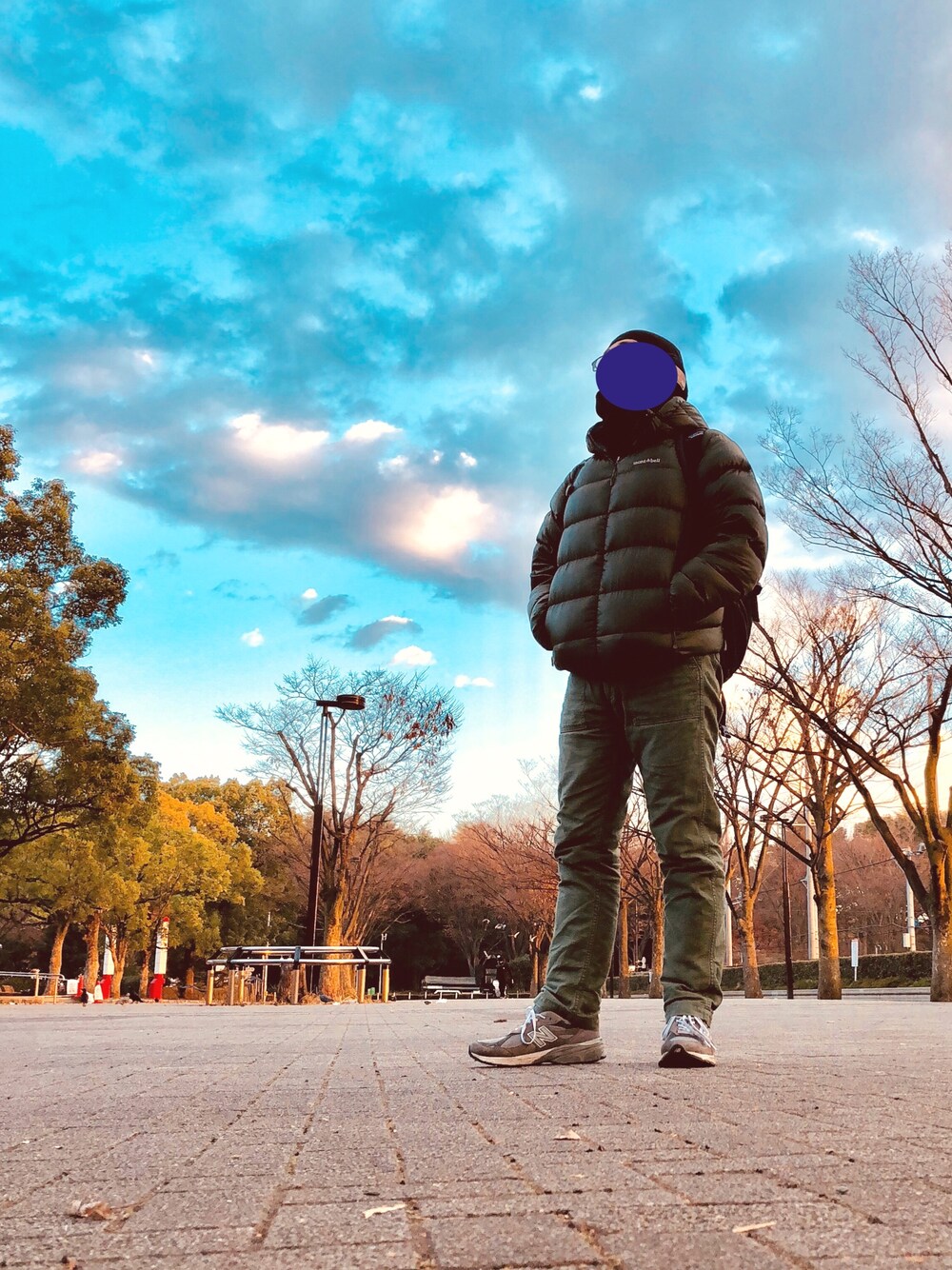 「冬、mont-bell、ダウンパーカー、orslow、ニューバランス、m990、イヤーマフ、ハリスツイード、patagonia、R1」｜「mont-bellのアイテム（ダウンジャケット/コート、グリーン系）」を使った、Mさん（メンズ・168cm）の冬コーディネートの1枚目の写真