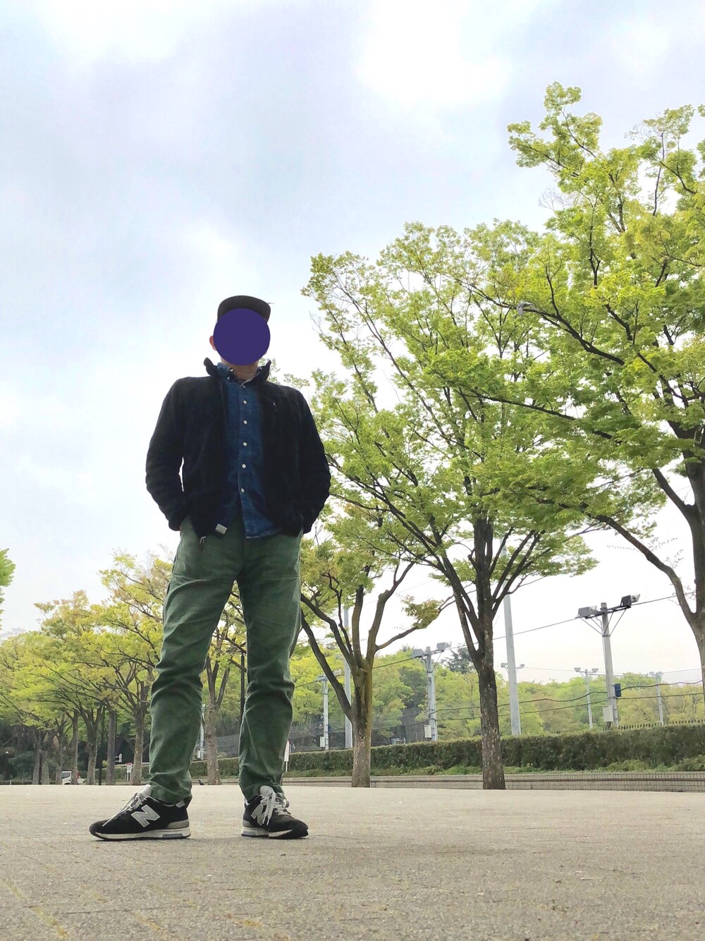 「春コーデ、patagonia、R2、orslow、ワンウォッシュデニム、ファティーグパンツ、ニューバランス、m1400、カジュアル、ネイビー」｜「patagoniaのアイテム（その他アウター、ブラック系）」を使った、Mさん（メンズ・168cm）の春コーディネートの1枚目の写真