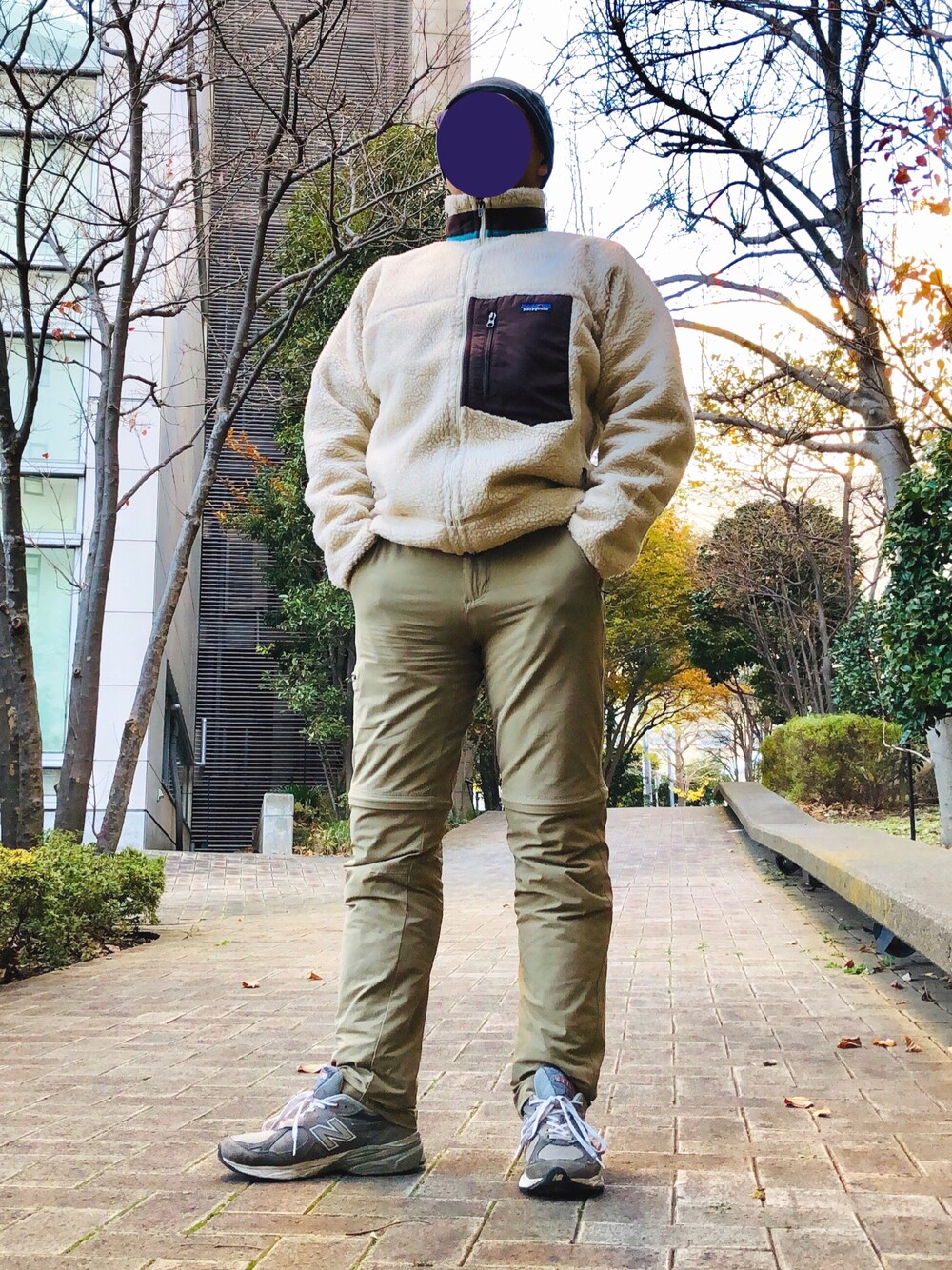 「冬コーデ、patagonia、レトロX、トリビューンパンツ、ニューバランス、m990、オトナカジュアル、カジュアル、シンプル」｜「patagoniaのアイテム（ナイロンジャケット、ベージュ系）」を使った、Mさん（メンズ・168cm）の冬コーディネートの1枚目の写真