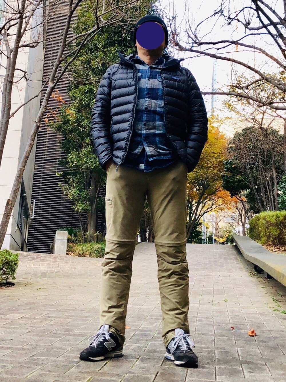 「冬コーデ、patagonia、ダウンセーター、ネルシャツ、トリビューンパンツ、ニューバランス、m1400、ワンウォッシュデニム、orslow、カジュアル」｜「patagoniaの▲◎Patagonia / Down Sweater Hoody（ダウンジャケット/コート、ブラック系）」を使った、Mさん（メンズ・168cm）の冬コーディネートの1枚目の写真