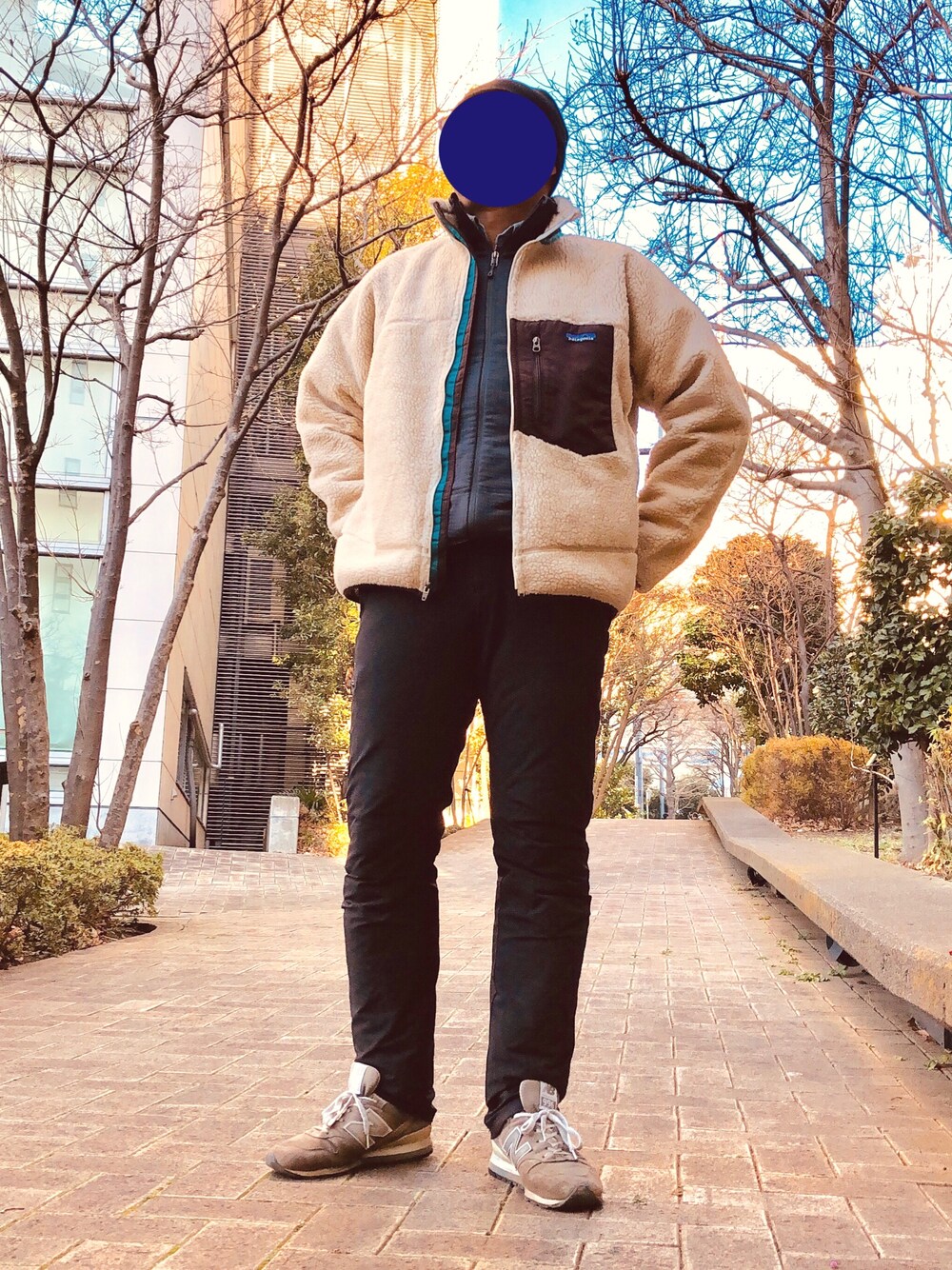「冬コーデ、patagonia、レトロX、R1、トリビューンパンツ、ニューバランス、M996、大人カジュアル、カジュアル、スニーカー」｜「patagoniaのアイテム（ナイロンジャケット、ベージュ系）」を使った、Mさん（メンズ・168cm）の冬コーディネートの1枚目の写真