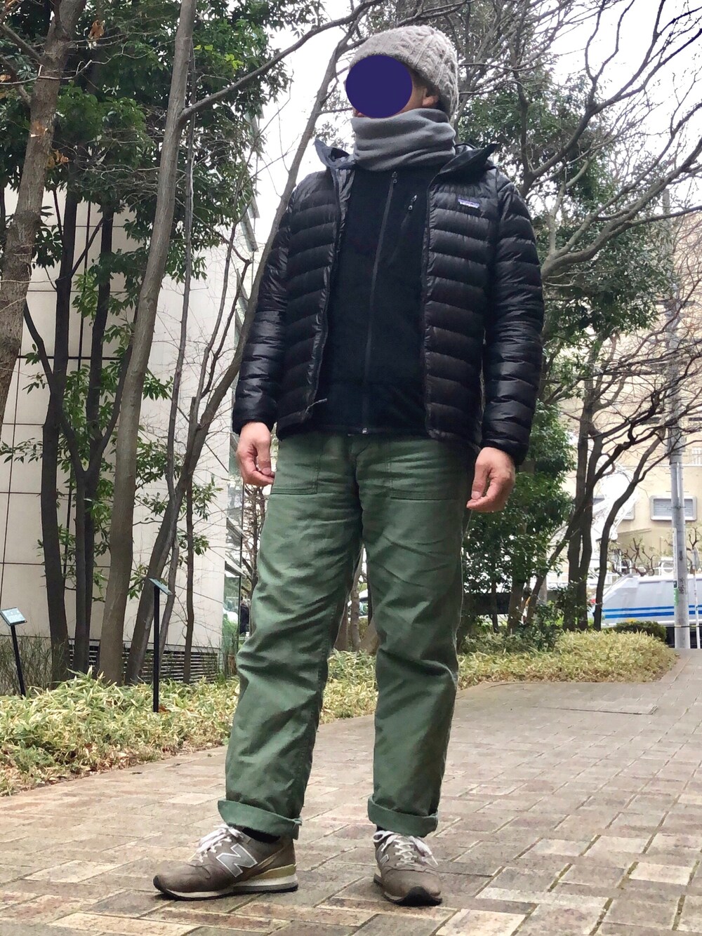 「冬コーデ、patagonia、ダウンセーター、R2、フリース、orslow、ファティーグパンツ、ニューバランス、M996、カジュアル」｜「patagoniaの▲◎Patagonia / Down Sweater Hoody（ダウンジャケット/コート、ブラック系）」を使った、Mさん（メンズ・168cm）の冬コーディネートの1枚目の写真