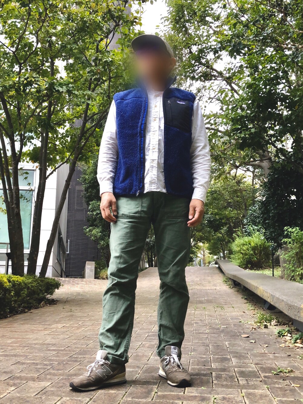 「秋のコーデ、patagonia、レトロX、ベスト、orslow、ボタンダウンシャツ、ファティーグパンツ、ニューバランス、M996、カジュアル」｜「patagoniaのアイテム（その他アウター、ブルー系）」を使った、Mさん（メンズ・168cm）の秋コーディネートの1枚目の写真