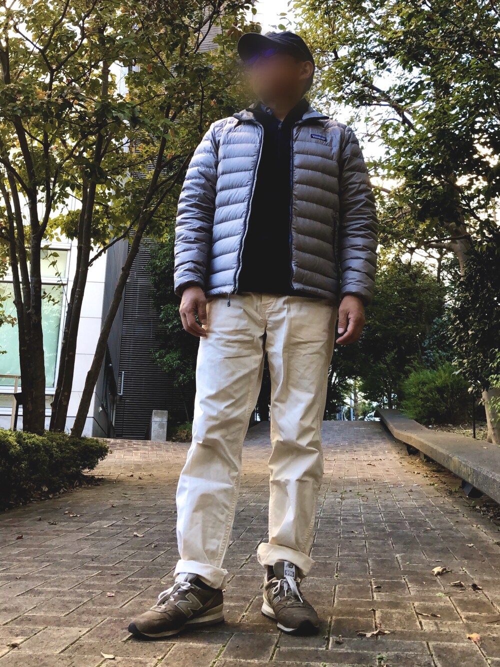 「秋のコーデ、patagonia、ダウンセーター、キャプリーン、orslow、ワンウォッシュデニム、フレンチワーク、ニューバランス、M996、オトナカジュアル」｜「patagoniaのアイテム（ダウンジャケット/コート、シルバー系）」を使った、Mさん（メンズ・168cm）の秋コーディネートの1枚目の写真