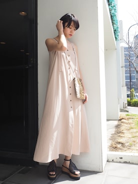 「アイテム（ワンピース/ドレス、ベージュ系）」を使った、MURUAさん（レディース・160cm）の夏コーディネート
