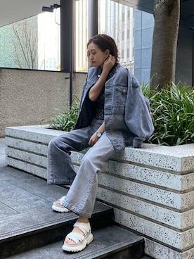 「ワントーンコーデ」｜「アイテム（デニムジャケット）」を使った、MURUAさん（レディース・162cm）の冬コーディネート