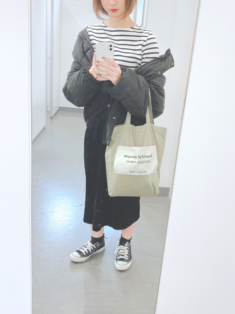 「beautiful peopleのアイテム（トートバッグ、ベージュ系）」を使った、さちさん（レディース・162cm）の冬コーディネートの1枚目の写真