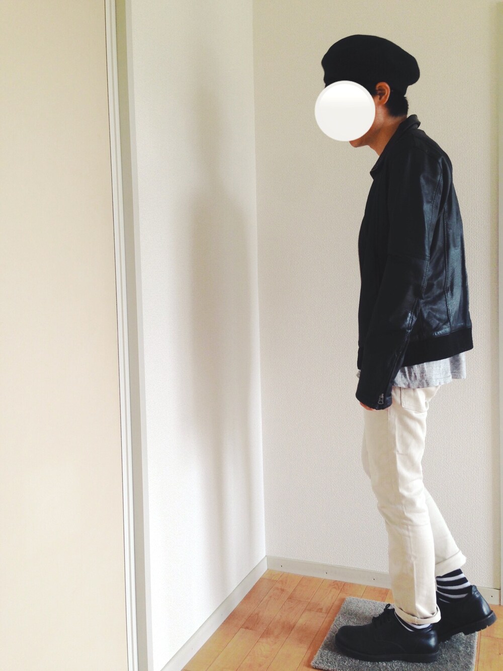 「HARE、shama、AURALEE、GU、birkenstock、ベレー帽、ライダース、スキニー、レザーシューズ、モノトーン」｜「HAREのフェルトベレー(HARE)（ハンチング/ベレー帽、ブラック系）」を使った、つっきーさん（メンズ・165cm）の秋コーディネートの1枚目の写真