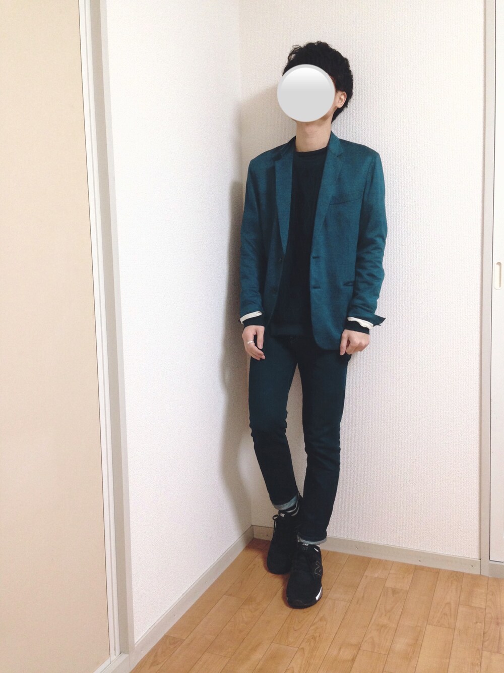 「Paul Smith、DISCOVERED、STUDIOUS、New Balance、JAM HOME MADE、ブルー、ネイビー、キレイめ、スキニーデニム、ジャケット」｜「Paul SmithのLINEN JERSEY JACKET / 153312 1353K（テーラードジャケット、ブルー系）」を使った、つっきーさん（メンズ・165cm）の春コーディネートの1枚目の写真