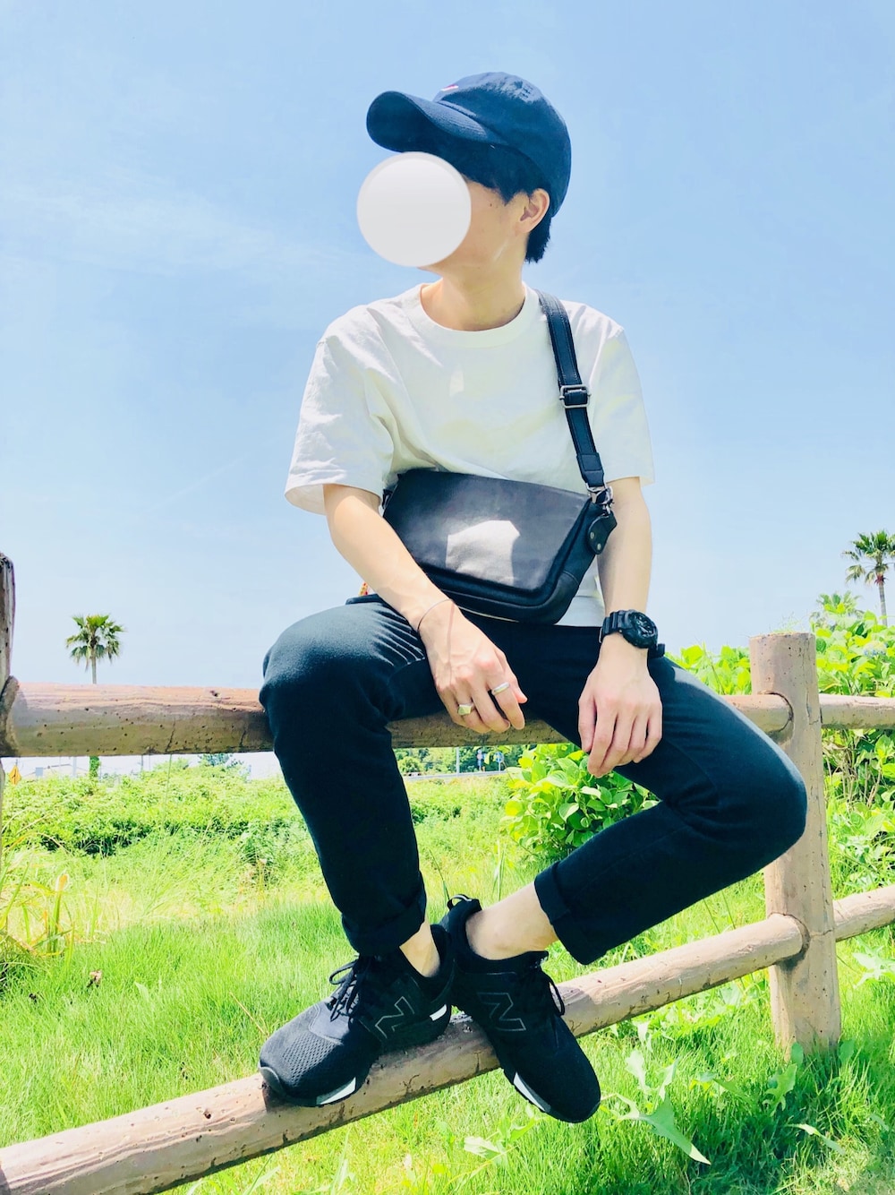 「Danton、UNIQLO、GU、New Balance、シンプルスタイル、モノトーン、3色コーデ、白Tシャツ、スキニー、カジュアル」｜「DANTONの【DANTON】コットンリネン 6パネルキャップ（キャップ、ブルー系）」を使った、つっきーさん（メンズ・165cm）の夏コーディネートの1枚目の写真