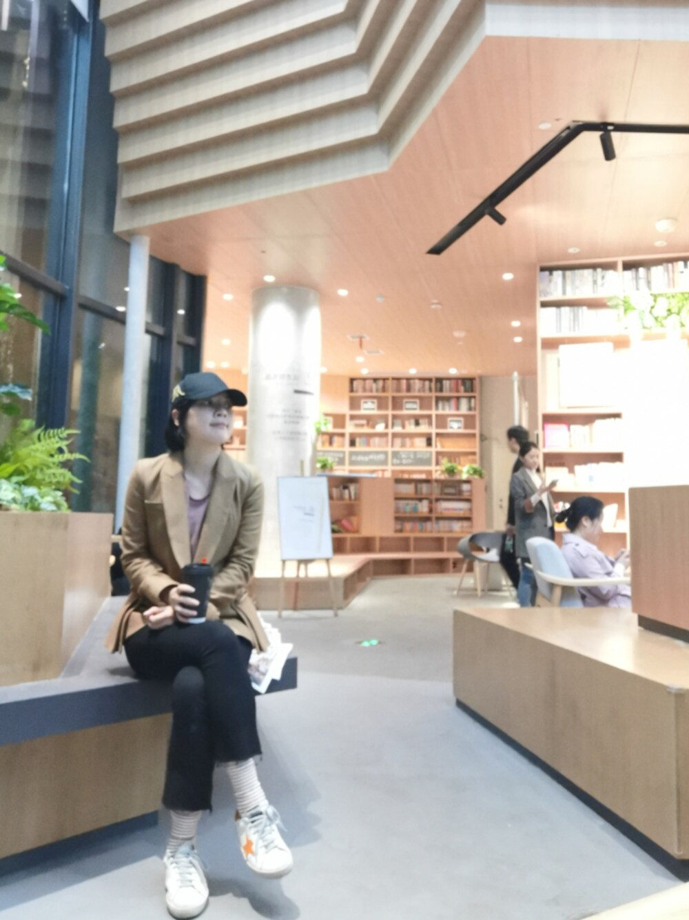 「jill staurtのアイテム（スーツジャケット、ゴールド系）」を使った、花臂erさん（レディース・167cm）の秋コーディネートの1枚目の写真