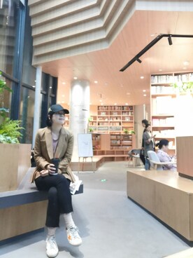 「アイテム（スーツジャケット、ゴールド系）」を使った、花臂erさん（レディース・167cm）の秋コーディネート