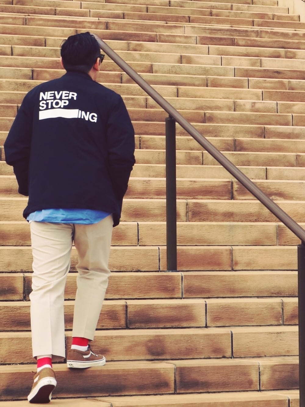 「THE NORTH FACE、Dickies、nonnative、VANS、秋コーデ、コーチジャケット、バックプリント、バックスタイル、旅行コーデ、2018マイベストコーデ」｜「A.P.C.のCHEMISE JENSEN 18P（シャツ/ブラウス、ブルー系）」を使った、MR.kiwiさん（メンズ・170cm）の秋コーディネートの1枚目の写真