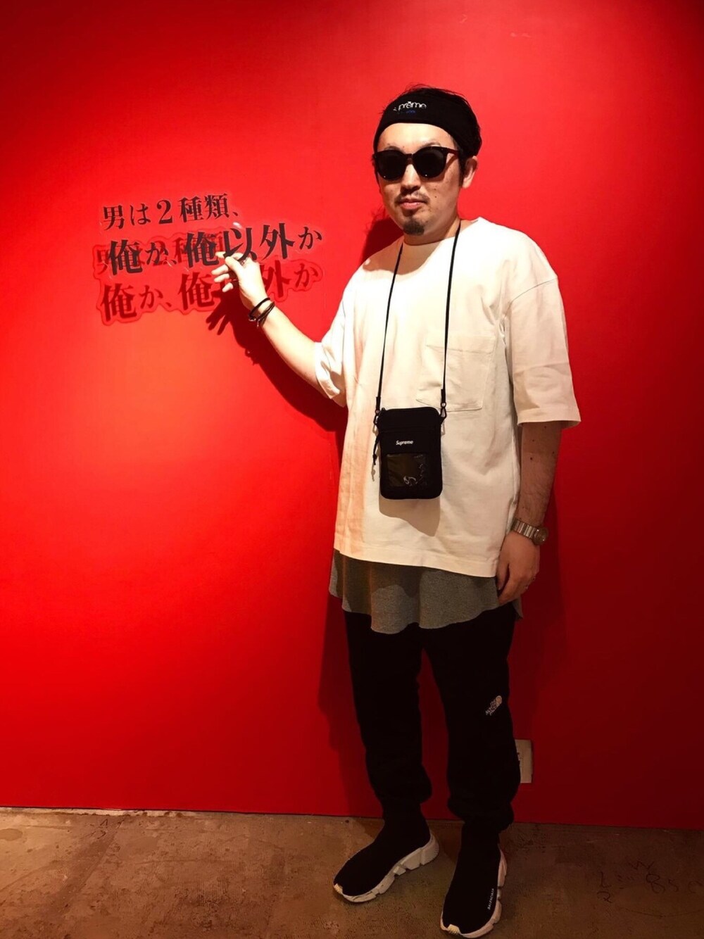 「シンプルコーデ、休日スタイル、夏、ストリートMIX、夏コーデ、supreme、THE NORTH FACE、BALENCIAGA、白Tシャツ、夏だ！Tシャツ着よう！」｜「Supreme のアイテム（ボディバッグ/ウエストポーチ、ブラック系）」を使った、MR.kiwiさん（メンズ・170cm）の夏コーディネートの1枚目の写真