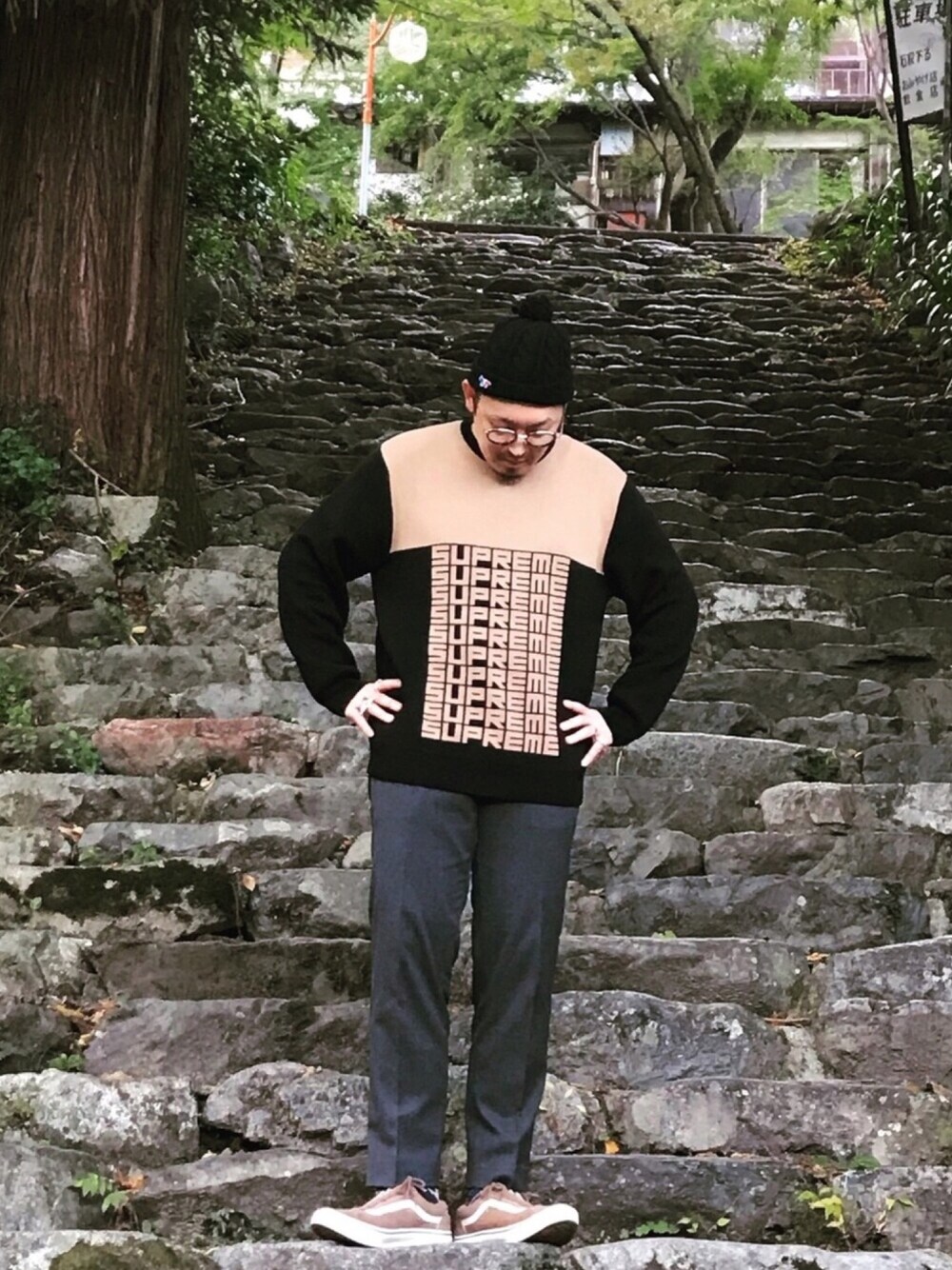 Supreme のニット/セーター（ブラウン系）を使った人気ファッション