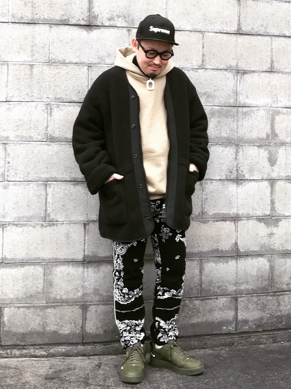 Supreme のキャップを使った「バンダナ柄」の人気ファッション