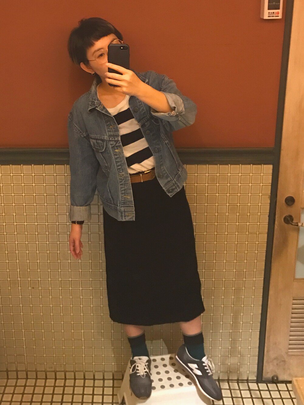 「glasense、LEE、New Balance、MUJI」｜「古著のアイテム（スカート、ブラック系）」を使った、芮翠樹さん（レディース・164cm）の冬コーディネートの1枚目の写真