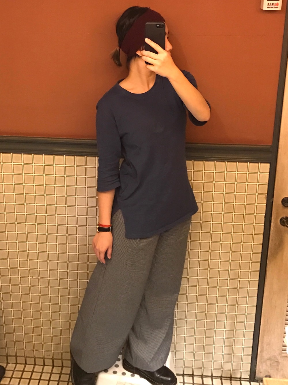 「Dr.Martens、GU、plain-me、Taiwan、TAIPEI」｜「plain-meのアイテム（Tシャツ/カットソー、ブルー系）」を使った、芮翠樹さん（レディース・164cm）の春コーディネートの1枚目の写真