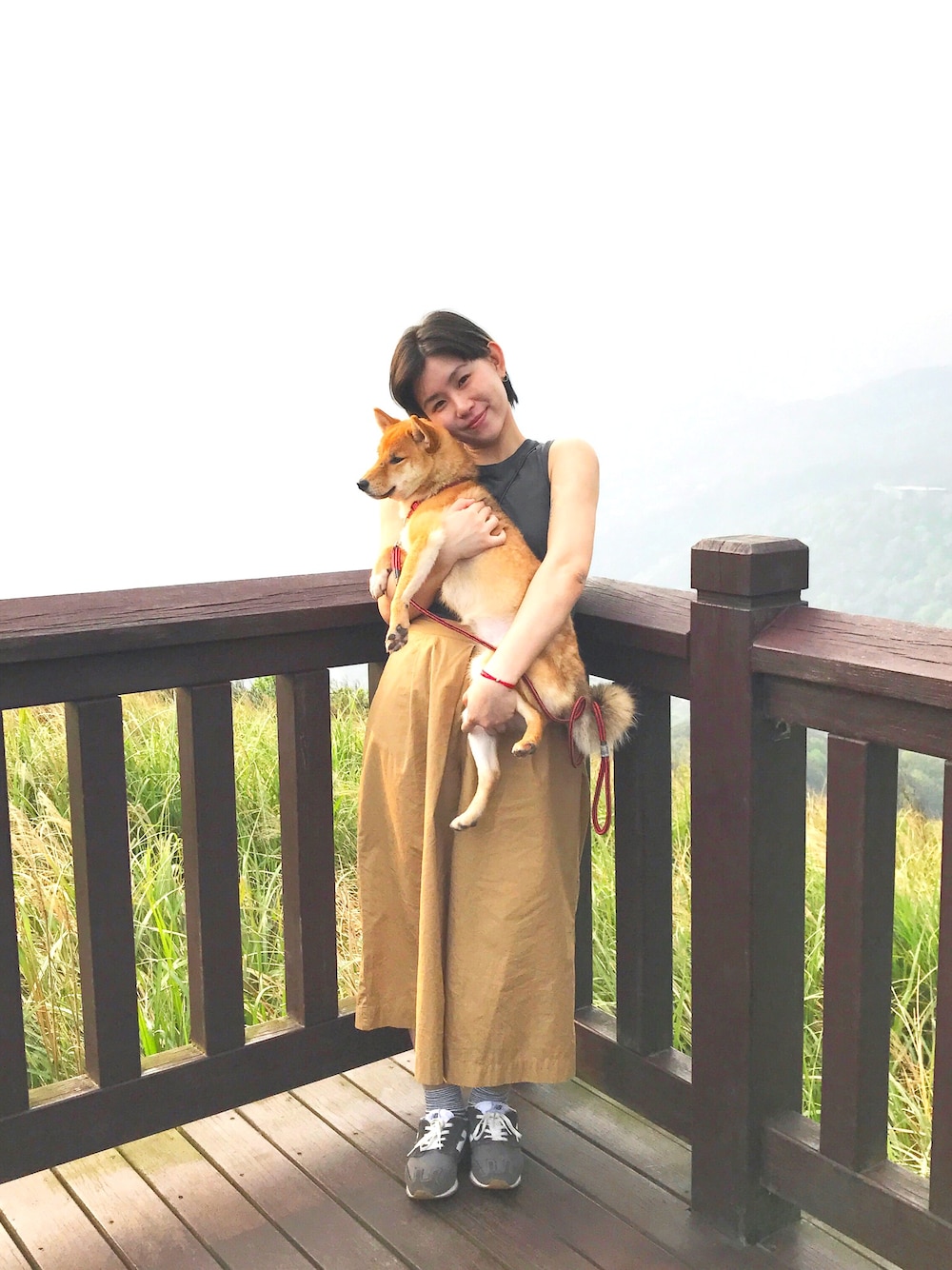 「New Balance、MUJI、zara woman、ZARA、shiba、Sunnyday」｜「ZARAのアイテム（タンクトップ、グレー系）」を使った、芮翠樹さん（レディース・164cm）の春コーディネートの1枚目の写真