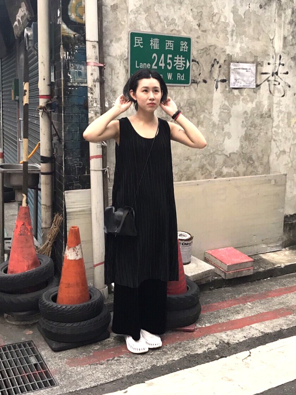 「ootd、母の日、GU、白Tシャツ、H&M、keen、KEEN UNEEK！」｜「H&Mのアイテム（アンサンブル、ブラック系）」を使った、芮翠樹さん（レディース・164cm）の春コーディネートの1枚目の写真