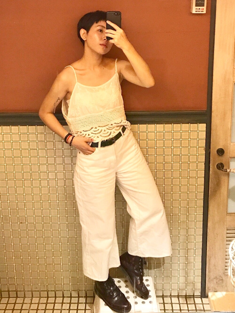 「秋のコーデ、秋色、白Tシャツ、無印良品、GU、Dr.Martens、Taiwan、TAIPEI、ootd、summer outfit」｜「GUのアイテム（チノパンツ、ホワイト系）」を使った、芮翠樹さん（レディース・164cm）の夏コーディネートの1枚目の写真