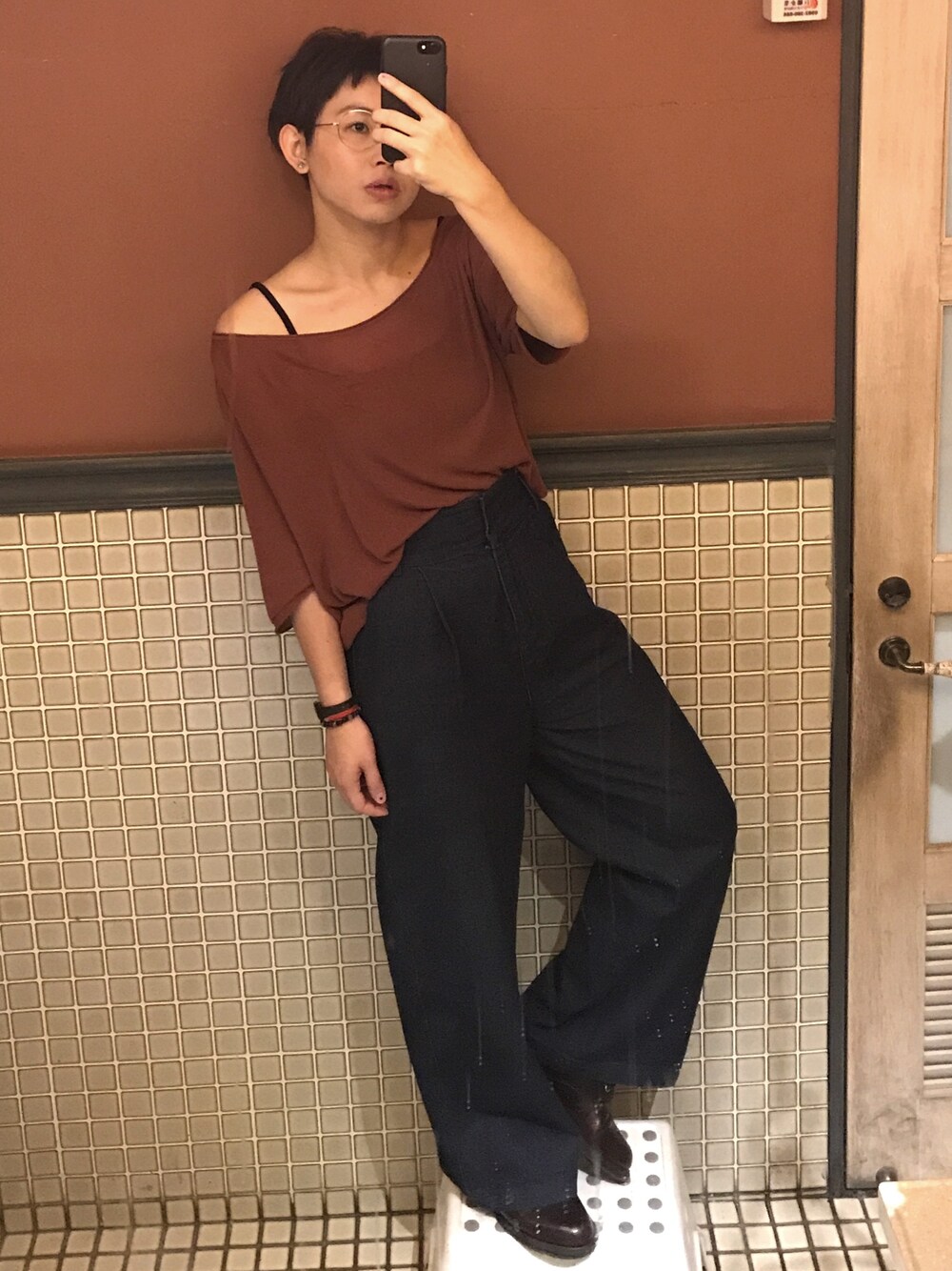 「秋のコーデ、休日スタイル、赤、Dr.Martens、Taiwan、TAIPEI、ootd、黒、girl、熱」｜「mooncatのアイテム（ニット/セーター、レッド系）」を使った、芮翠樹さん（レディース・164cm）の秋コーディネートの1枚目の写真
