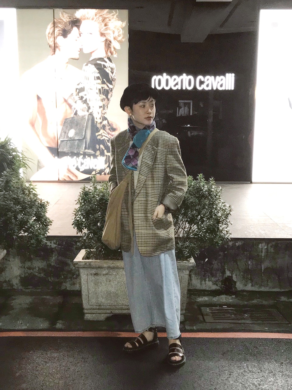 「休日スタイル、秋冬、冬、ベレー帽、ZARA、古着、大人カジュアル、Dr.Martens」｜「Dr. Martensのアイテム（ブーツ、レッド系）」を使った、芮翠樹さん（レディース・164cm）の冬コーディネートの1枚目の写真